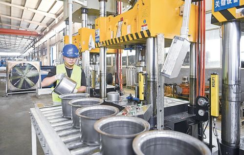 圖說南陽 忙生產(chǎn) 趕訂單 技術(shù)服務(wù)